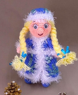 Вязаная игрушка "Снегурочка" в интернет-магазине Своими Руками